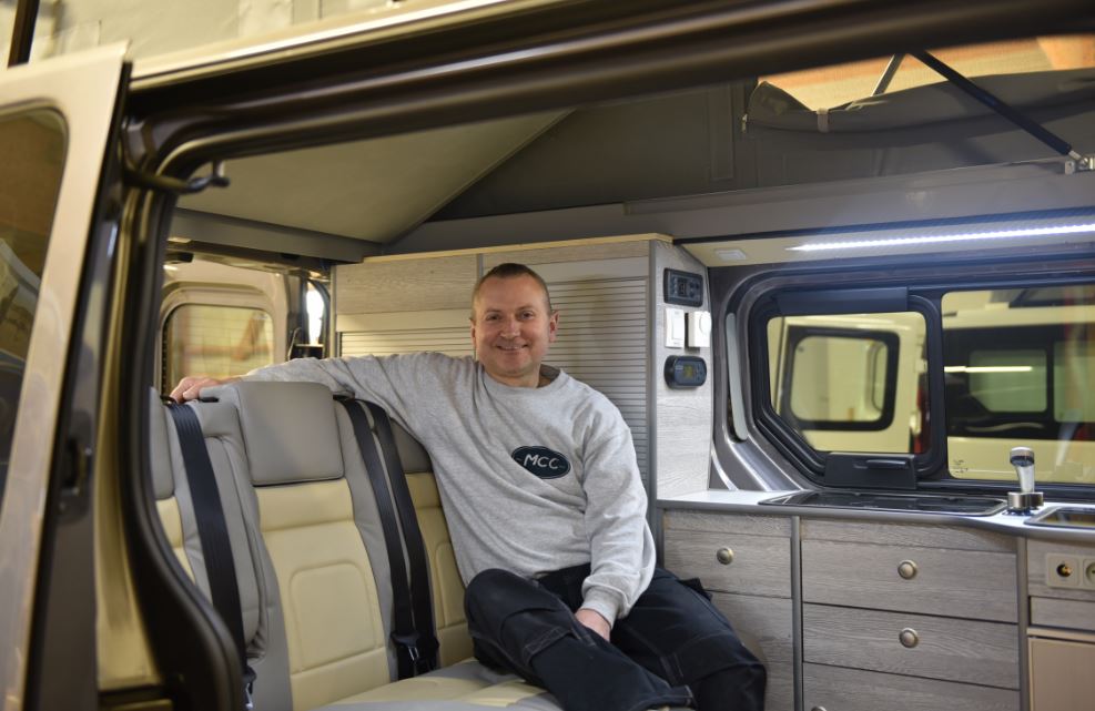 Jean-Pierre, carrossier constructeur