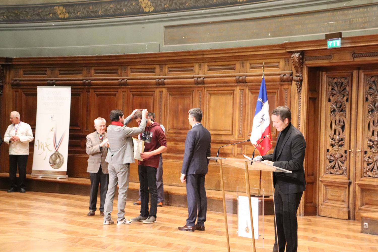 Nicolas remet médaille MAF