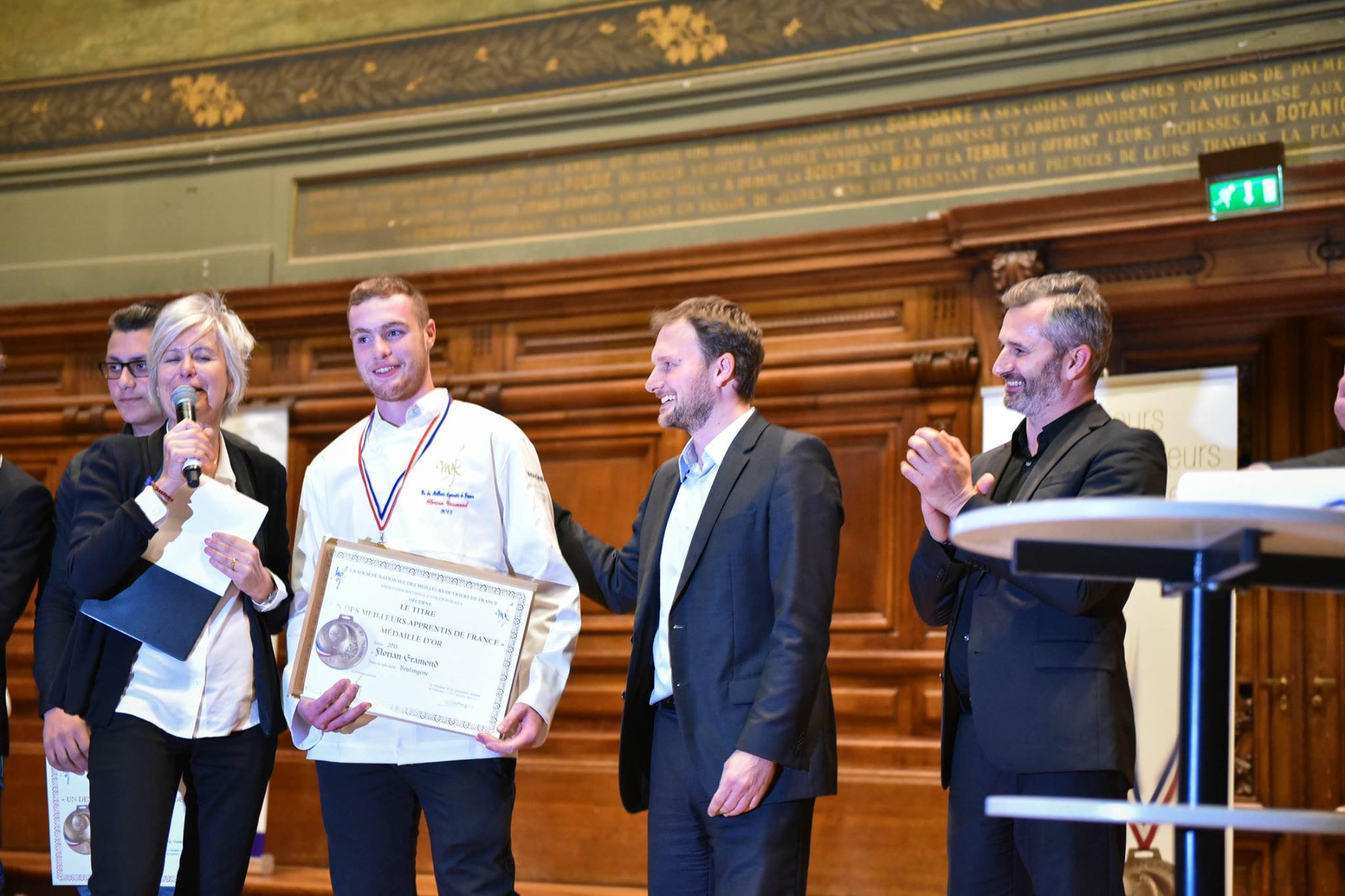 Damien et Lionel Valdan remettent les médailles aux Meilleurs Apprentis de France